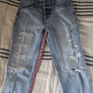 Old Navy Light Blue Distressed Women's Cropped Jeans